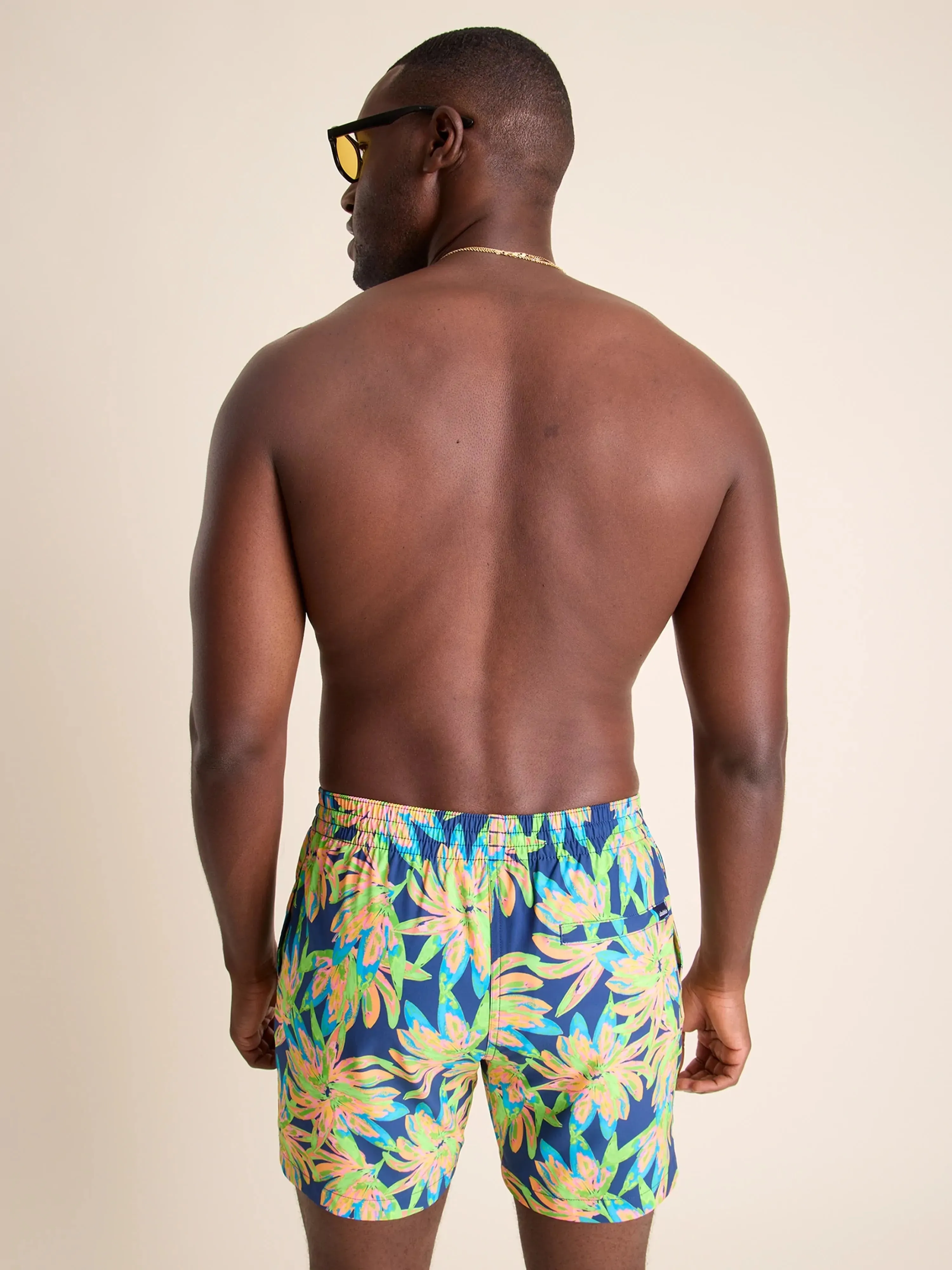 The Ocean Flowers 5.5" (Classic Swim Trunk)