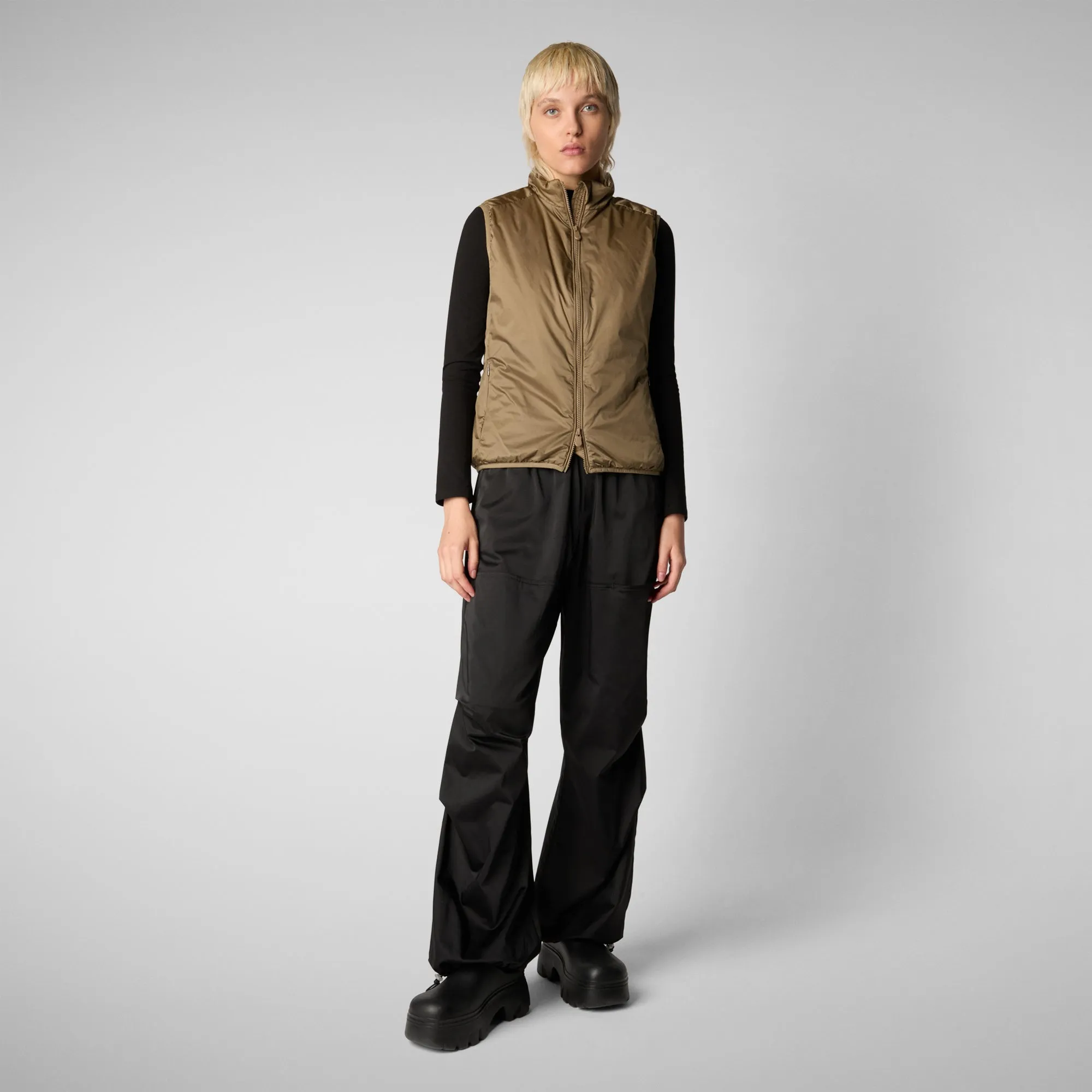 Woman's vest Eudy in husk green